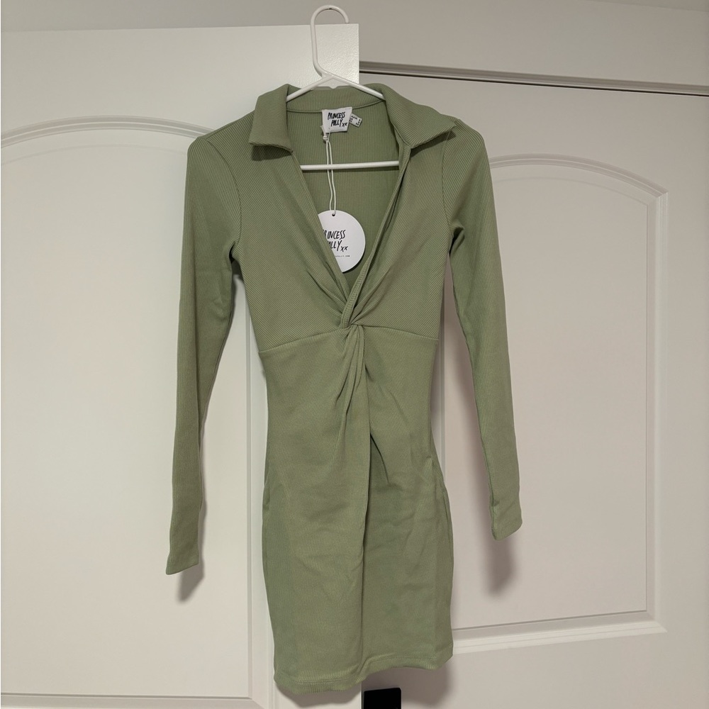 Green low cut long sleeve ribbed dress